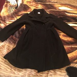 Has lint that can be taken off with lint roller.